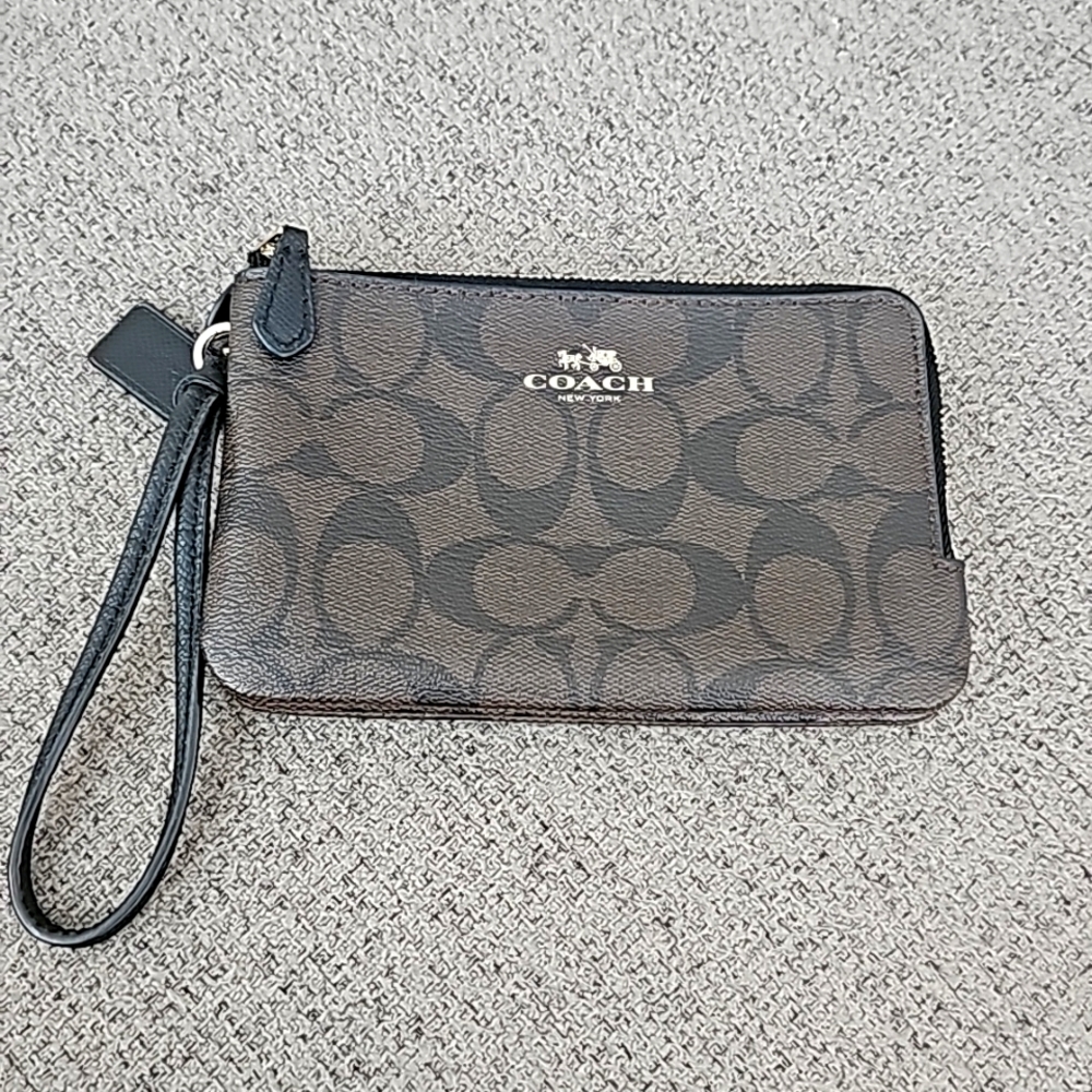 Coach Wristlet wallet Signature